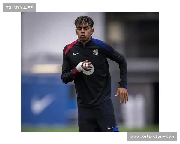 巴萨小将亚马尔两送助攻,诺坎普球场响起热烈掌声 巴萨小将亚马尔两送助攻,诺坎普球场响起热烈掌声